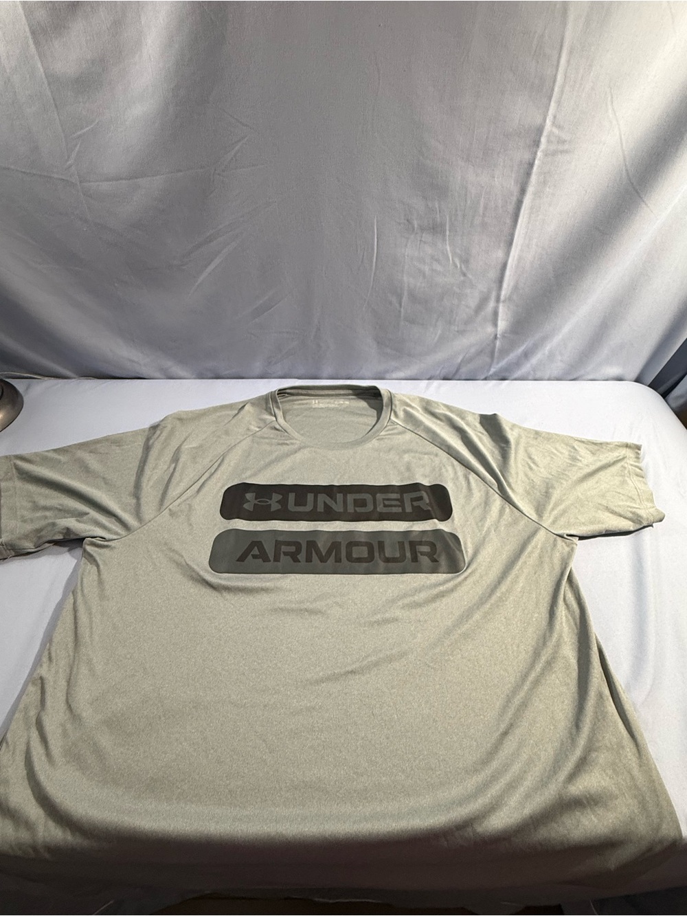 Under Armour Men's Short Sleeve Tee in Light Gray with Black Logo